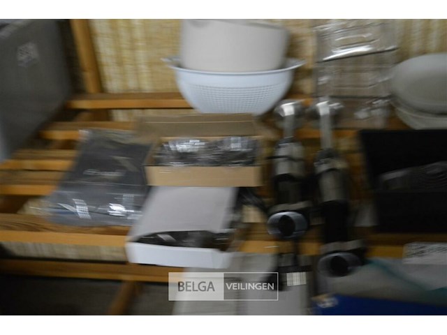 Inhoud rek div keukentoestellen en toebehoren - afbeelding 5 van  7
