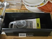 Inhoud rek div keukentoestellen en toebehoren - afbeelding 6 van  7