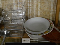 Inhoud rek div keukentoestellen en toebehoren - afbeelding 7 van  7