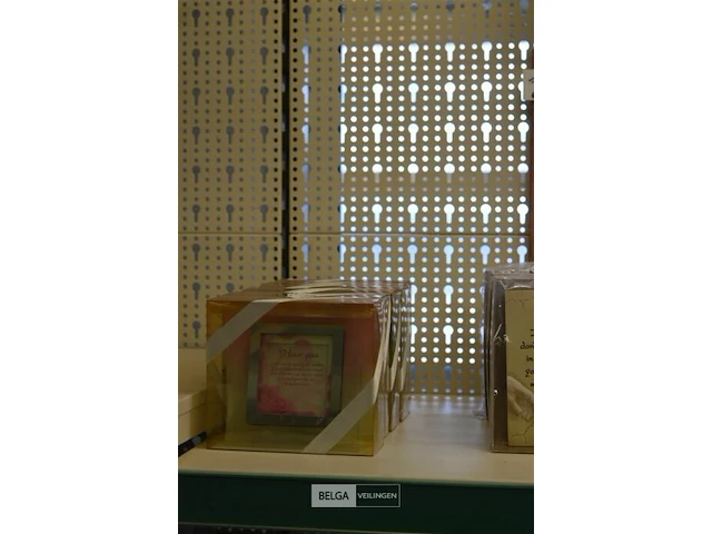 Inhoud rek partij deco materialen - afbeelding 3 van  5