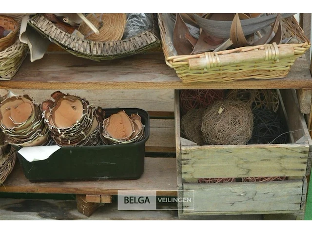 Inhoud rek partij div deco materialen - afbeelding 7 van  10