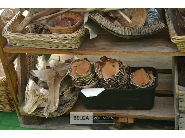 Inhoud rek partij div deco materialen - afbeelding 8 van  10