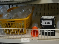 Inhoud schap div. materialen - afbeelding 1 van  3