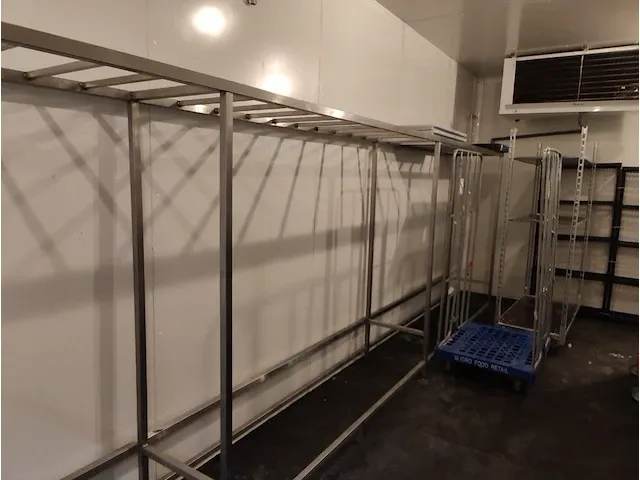 Inhoud stockageruimte - afbeelding 9 van  14