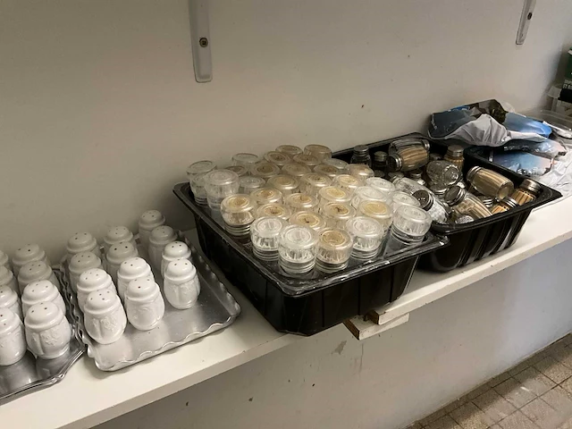Inhoud stockageruimte - afbeelding 10 van  12