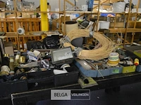 Inhoud tafel partij div materialen - afbeelding 1 van  7
