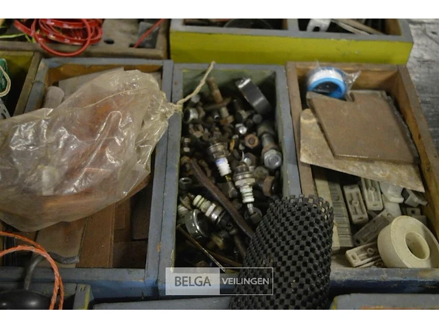 Inhoud tafel partij div materialen - afbeelding 6 van  7