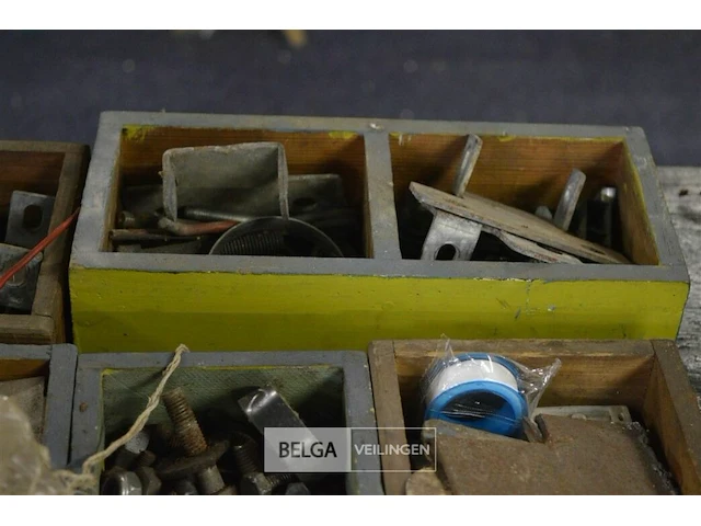 Inhoud tafel partij div materialen - afbeelding 7 van  7
