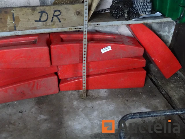 Inhoud van 3 planken (zie detail) - afbeelding 2 van  15