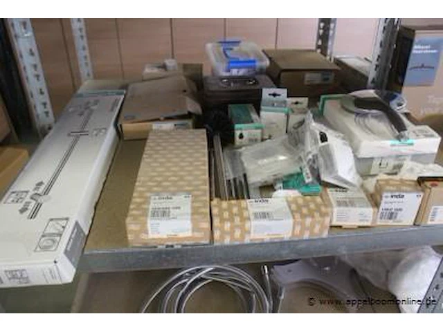 Inhoud van 4 meter stelling wo. sanitair toebehoren geberit (staande op 1e verdieping) - afbeelding 4 van  5