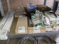 Inhoud van 4 meter stelling wo. sanitair toebehoren geberit (staande op 1e verdieping) - afbeelding 4 van  5