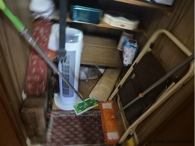 Inhoud van berging volgens foto - afbeelding 3 van  5