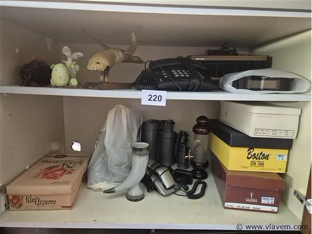 Inhoud van de kast volgens de foto's - afbeelding 1 van  4