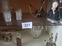 Inhoud van de kast volgens de foto's - afbeelding 3 van  4