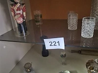 Inhoud van de kast volgens de foto's - afbeelding 4 van  4