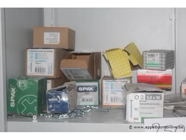 Inhoud van de kast wo. handschoenen wo. silicone etc - afbeelding 2 van  3
