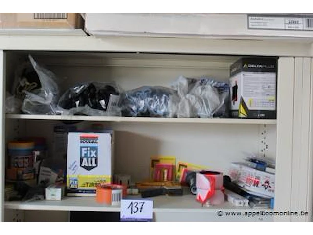 Inhoud van de kast wo. handschoenen - afbeelding 2 van  3
