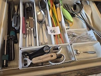 Inhoud van de keukenkasten beneden volgens foto's - afbeelding 5 van  9