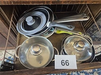 Inhoud van de keukenkasten beneden volgens foto's - afbeelding 6 van  9