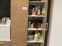 Inhoud van de keukenkasten wo. bestek, glazen, enz. - afbeelding 1 van  4