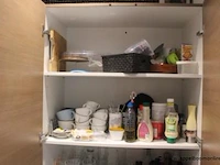 Inhoud van de keukenkasten wo. bestek, glazen, enz. - afbeelding 3 van  4