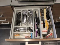 Inhoud van de keukenkasten wo. bestek, glazen, enz. - afbeelding 4 van  4