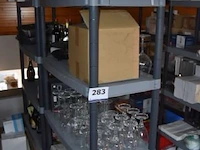 Inhoud van de rekken wo. glaswerk (staande op 1e verdieping) - afbeelding 1 van  4