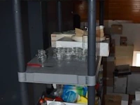 Inhoud van de rekken wo. glaswerk (staande op 1e verdieping) - afbeelding 2 van  4
