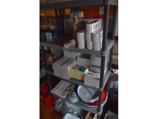 Inhoud van de rekken wo. glaswerk (staande op 1e verdieping) - afbeelding 3 van  4