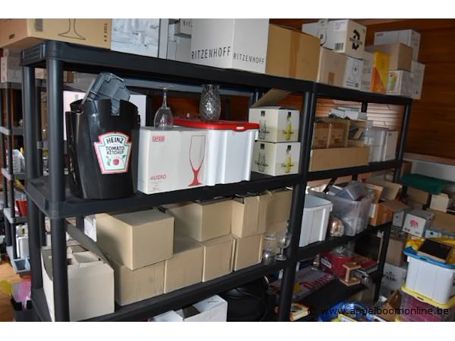 Inhoud van de rekken wo. glaswerk (staande op 1e verdieping) - afbeelding 4 van  4