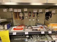 Inhoud van de winkelrekken - afbeelding 10 van  26