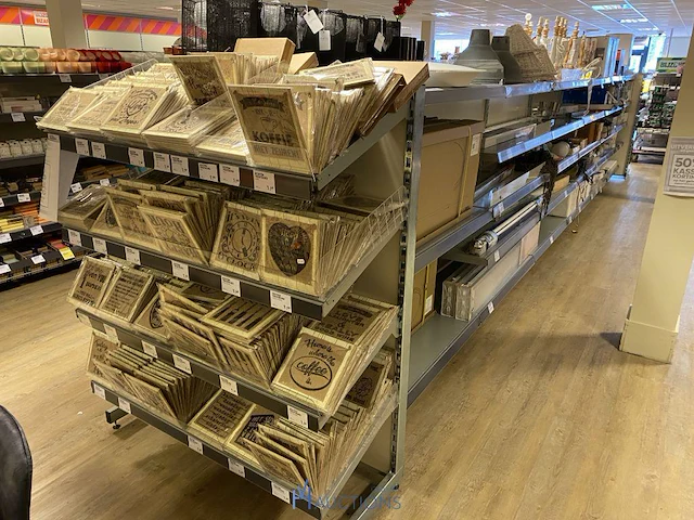 Inhoud van de winkelrekken - afbeelding 1 van  30