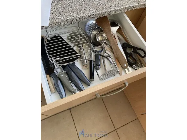 Inhoud van deze keuken - afbeelding 15 van  17