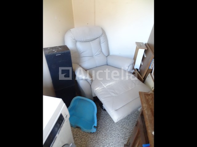 Inhoud van een doos (zie detail) - afbeelding 3 van  19