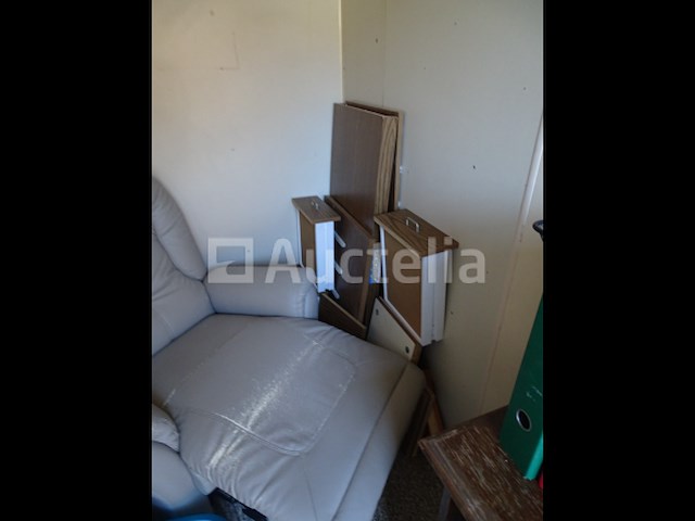 Inhoud van een doos (zie detail) - afbeelding 4 van  19