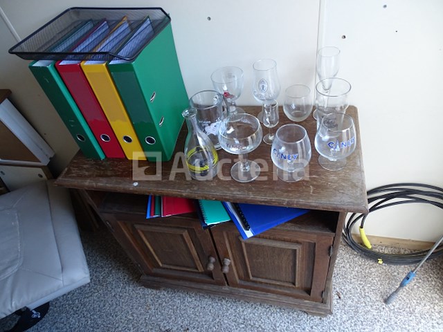 Inhoud van een doos (zie detail) - afbeelding 7 van  19