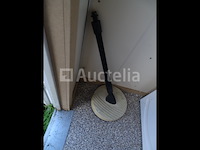 Inhoud van een doos (zie detail) - afbeelding 12 van  19