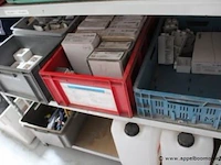Inhoud van het rek wo. diverse gyproc benodigdheden - afbeelding 7 van  8