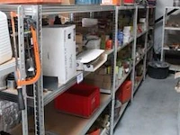 Inhoud van het rek wo. diverse montagemateriaal - afbeelding 1 van  10