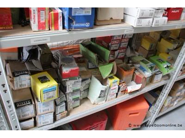Inhoud van het rek wo. diverse montagemateriaal - afbeelding 6 van  10