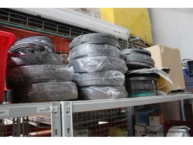 Inhoud van het rek wo. diverse montagemateriaal - afbeelding 7 van  10