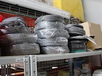 Inhoud van het rek wo. diverse montagemateriaal - afbeelding 7 van  10