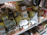 Inhoud van het rek wo. diverse montagemateriaal - afbeelding 9 van  10