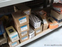 Inhoud van het rek wo. diverse montagemateriaal - afbeelding 10 van  10