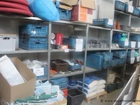 Inhoud van het rek wo diverse pvc koppelstukken enz. - afbeelding 1 van  3