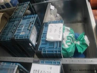 Inhoud van het rek wo diverse pvc koppelstukken enz. - afbeelding 3 van  3