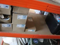 Inhoud van het rek wo. diverse sanitaire benodigdheden wo. vaillant, geberit - afbeelding 6 van  13