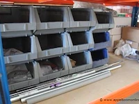 Inhoud van het rek wo. diverse sanitaire benodigdheden wo. vaillant, geberit - afbeelding 7 van  13