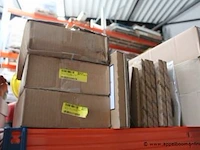 Inhoud van het rek wo. diverse sanitaire benodigdheden wo. vaillant, geberit - afbeelding 9 van  13