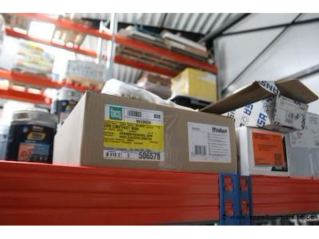 Inhoud van het rek wo. diverse sanitaire benodigdheden wo. vaillant, geberit - afbeelding 10 van  13